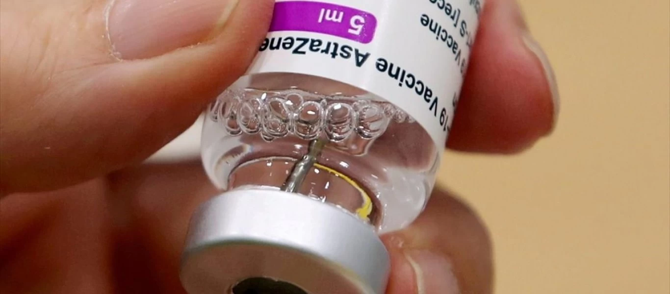 AstraZeneca: Τι θα γίνει με τη δεύτερη δόση όσων εμβολιάστηκαν; - Θα «αναγκαστούν» να την κάνουν παρά την προειδοποίηση;